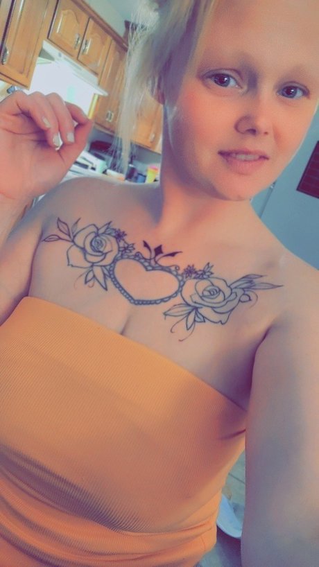 Foto desnuda filtrada de OnlyFans de Mommak5