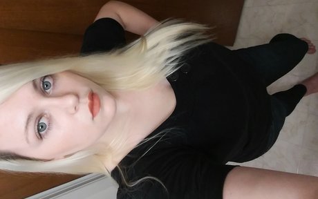Foto desnuda filtrada de OnlyFans de Mochii Amara