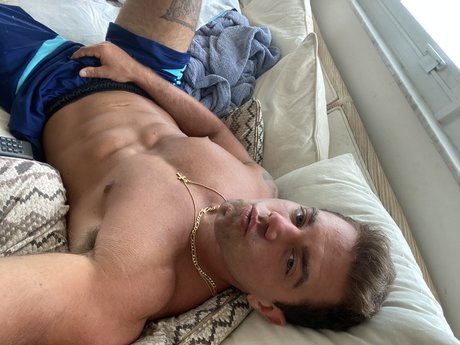 Foto desnuda filtrada de OnlyFans de Mike Nepola