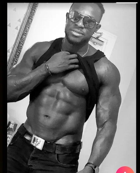 Foto desnuda filtrada de OnlyFans de Mr Ml