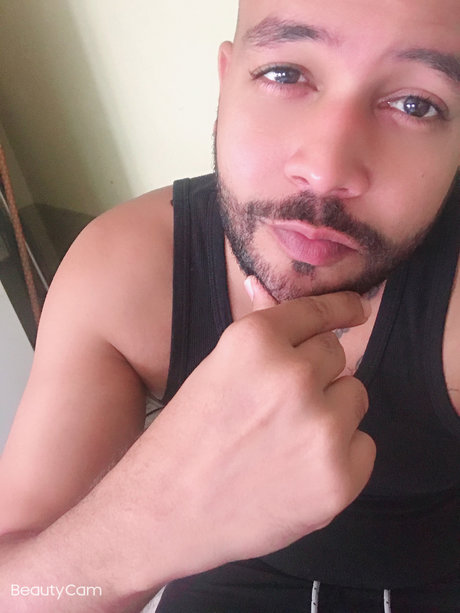 Foto desnuda filtrada de OnlyFans de Xxx Triniboy