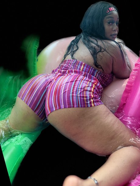 Foto desnuda filtrada de OnlyFans de Peachynaee