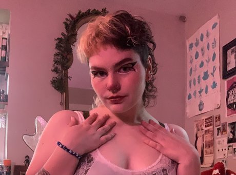 Foto desnuda filtrada de OnlyFans de E Theythem