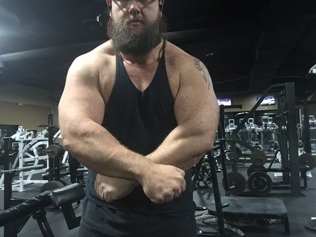 Foto desnuda filtrada de OnlyFans de Muscle Warlock