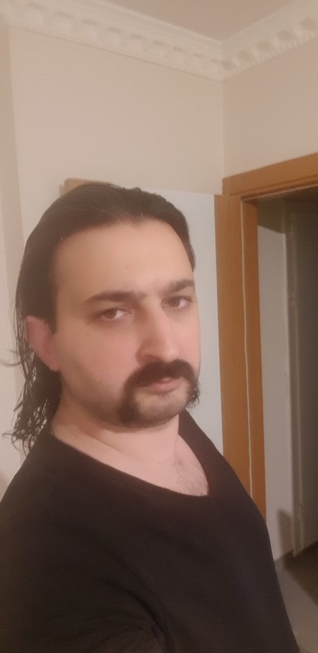 Foto desnuda filtrada de OnlyFans de Murat Hizli Ihtiyar