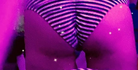 Foto desnuda filtrada de OnlyFans de Munchkin Bomb Shell