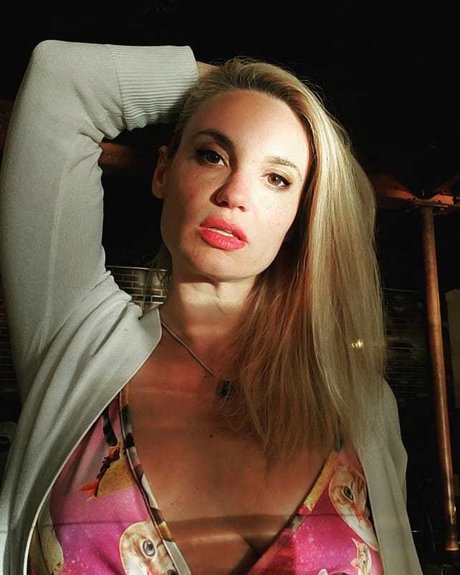 Foto desnuda filtrada de OnlyFans de Aurora  Newton