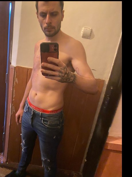 Foto desnuda filtrada de OnlyFans de Ciprian