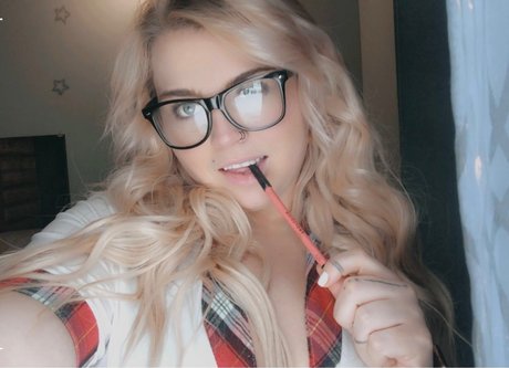 Nicole 