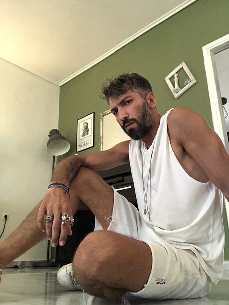 Foto desnuda filtrada de OnlyFans de Nikos Gkarmpos