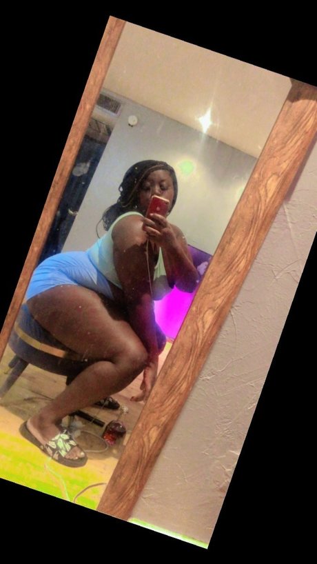 Foto desnuda filtrada de OnlyFans de Bhadest
