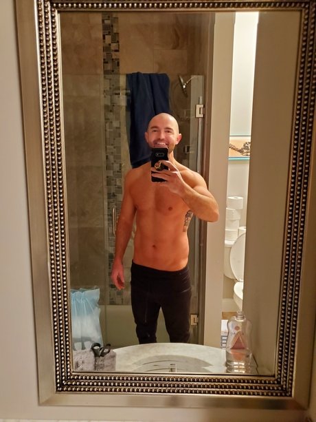 Foto desnuda filtrada de OnlyFans de Travis