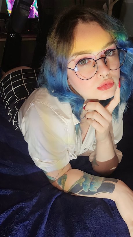 Neon Dolll