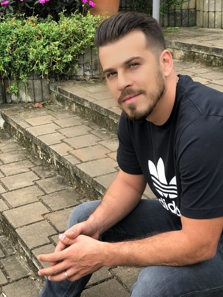 Foto desnuda filtrada de OnlyFans de Nelio Linares