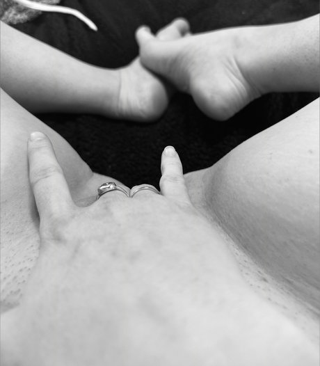 Foto desnuda filtrada de OnlyFans de Naughty Nanny Juanita