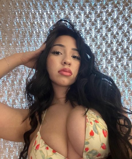 Foto desnuda filtrada de OnlyFans de Amateur Latina Lazlye
