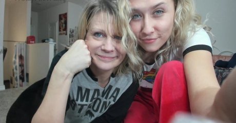 Daughtermother