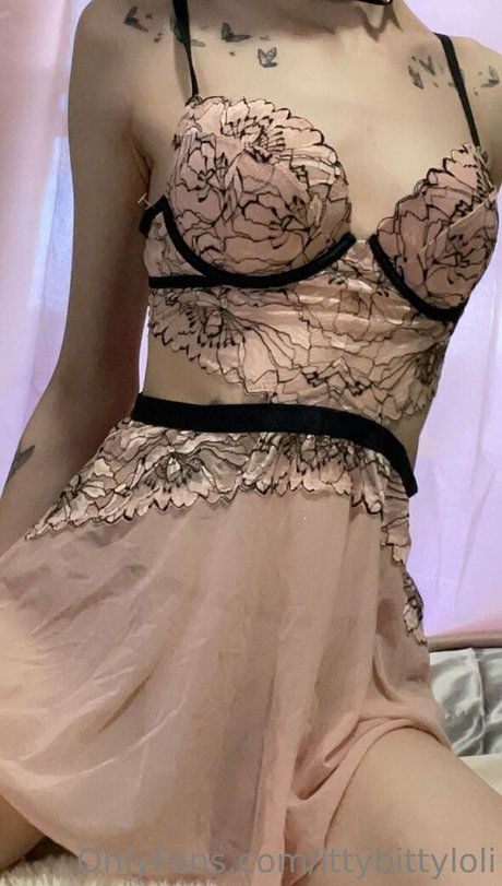 Foto desnuda filtrada de OnlyFans de Ittybittyloli