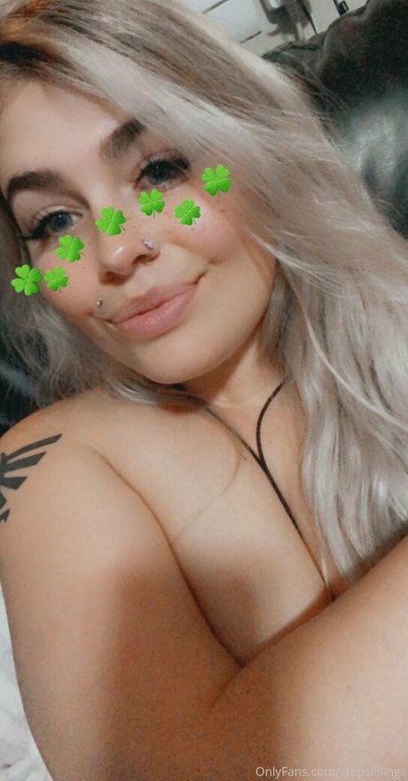 Foto desnuda filtrada de OnlyFans de Stepsiblings