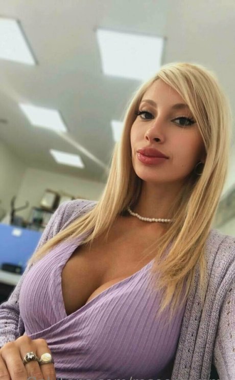 Foto desnuda filtrada de OnlyFans de Rosy Stars