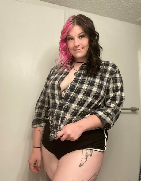 Foto desnuda filtrada de OnlyFans de Quinnightafterdark