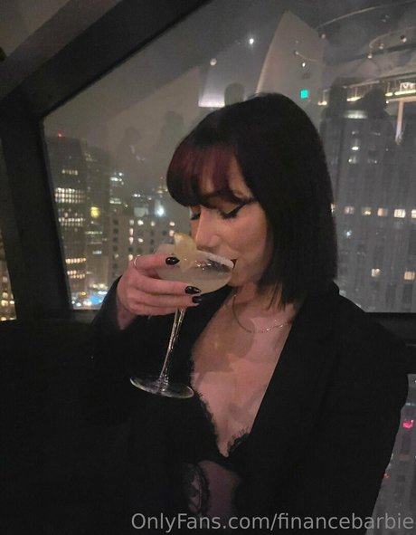 Foto desnuda filtrada de OnlyFans de Financebarbie