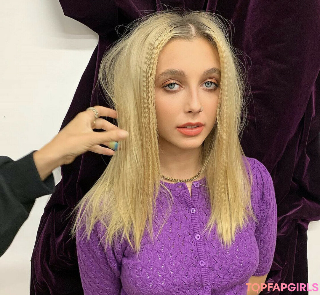 Foto desnuda filtrada de OnlyFans de Emma Chamberlain #16 Foto desnuda filtrada de OnlyFans de Emma Chamberlain #16
