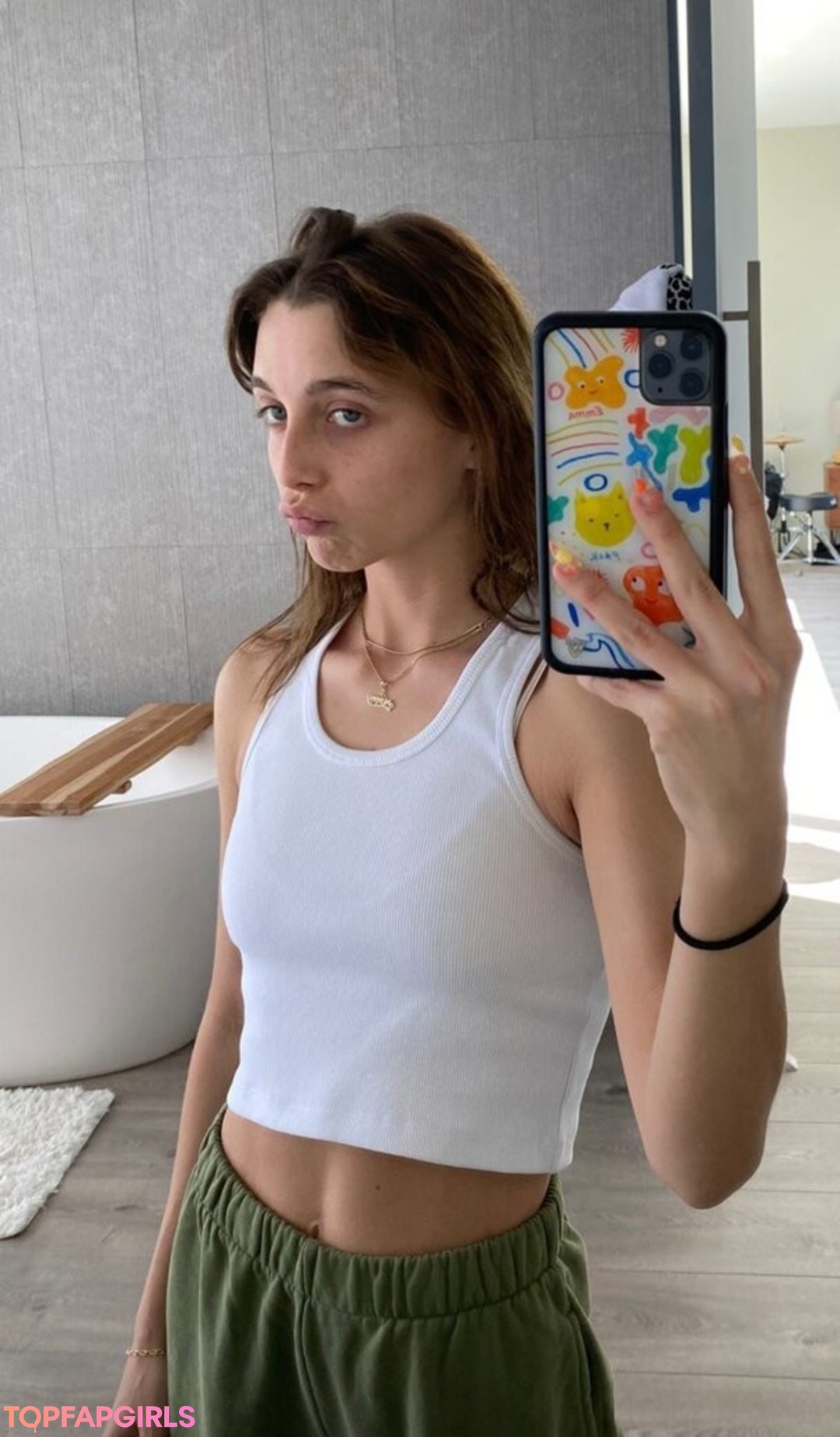 Foto desnuda filtrada de OnlyFans de Emma Chamberlain #35 Foto desnuda filtrada de OnlyFans de Emma Chamberlain #35