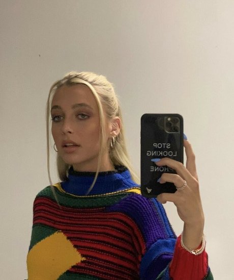 Foto desnuda filtrada de OnlyFans de Emma Chamberlain