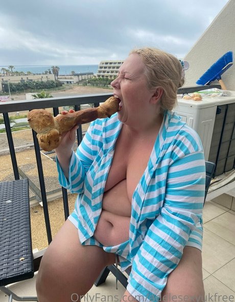 Foto desnuda filtrada de OnlyFans de Adelesexyukfree