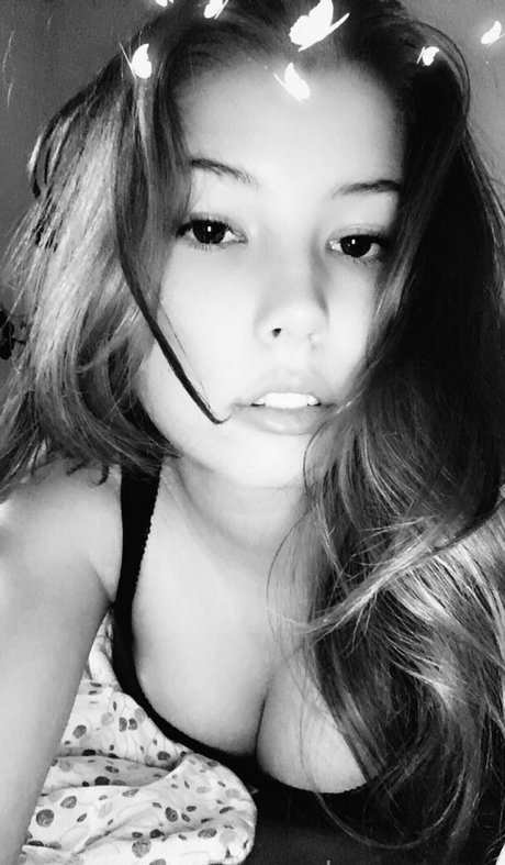 Foto desnuda filtrada de OnlyFans de Emily Asmr