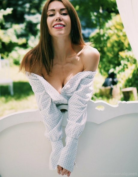 Mianaughtygirl