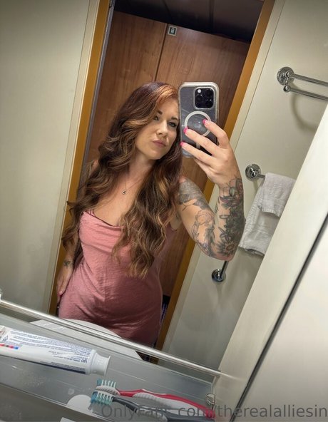 Foto desnuda filtrada de OnlyFans de Allie Sin