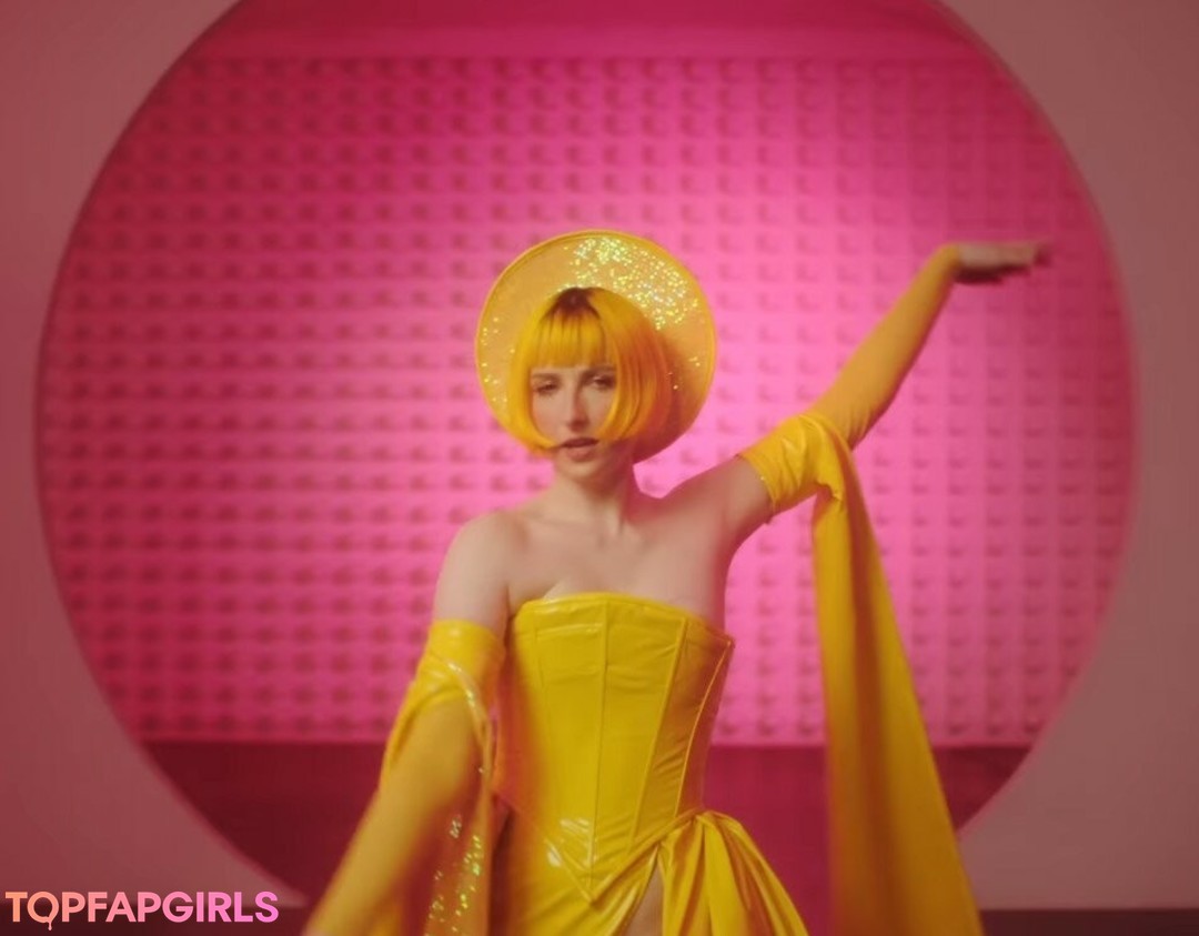 Foto desnuda filtrada de OnlyFans de Tessa Violet #40 Foto desnuda filtrada de OnlyFans de Tessa Violet #40