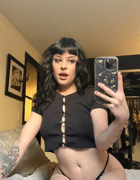 Foto desnuda filtrada de OnlyFans de Strawberrybb