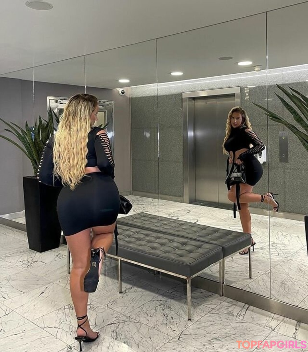 Foto desnuda filtrada de OnlyFans de Laura Gold #52 Foto desnuda filtrada de OnlyFans de Laura Gold #52