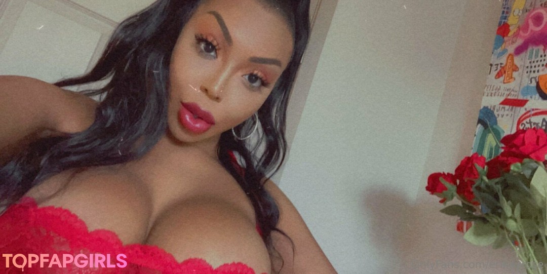 Foto desnuda filtrada de OnlyFans de Erikayrose #3 Foto desnuda filtrada de OnlyFans de Erikayrose #3