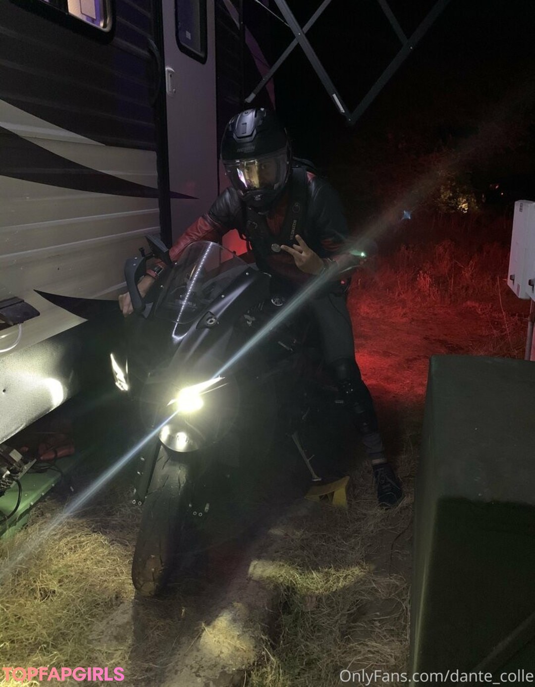 Foto desnuda filtrada de OnlyFans de Dantecolle #90 Foto desnuda filtrada de OnlyFans de Dantecolle #90