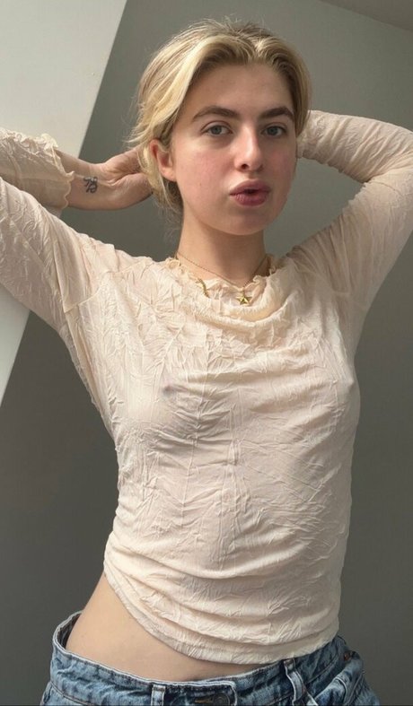 Anais Gallagher