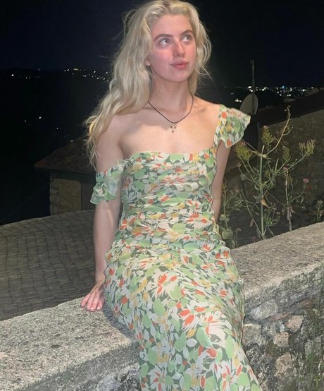 Anais Gallagher
