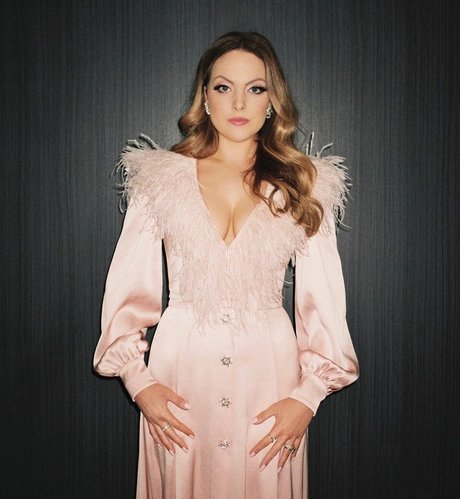 Elizabeth Gillies