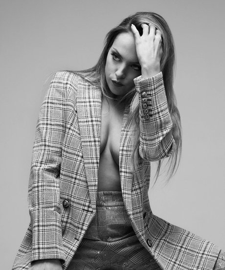 Foto desnuda filtrada de OnlyFans de Elizabeth Gillies