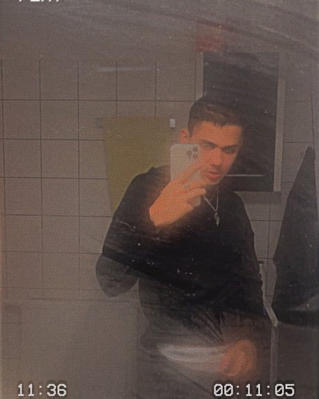 Foto desnuda filtrada de OnlyFans de Alejandro
