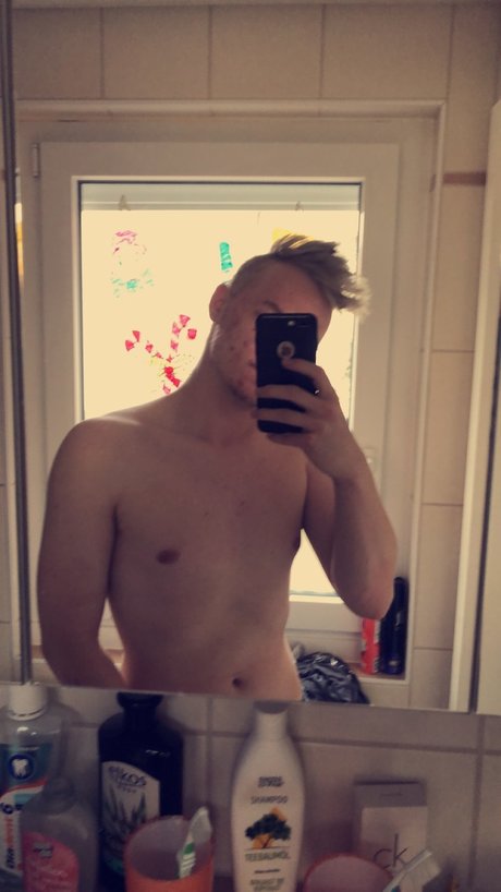 Foto desnuda filtrada de OnlyFans de Officialmax
