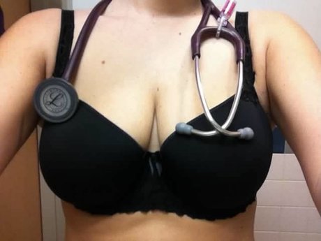 Foto desnuda filtrada de OnlyFans de Nurse Nancy