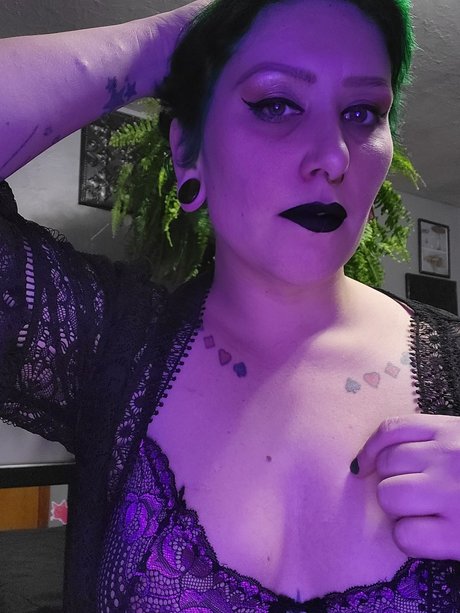 Foto desnuda filtrada de OnlyFans de Nudetarotmuse
