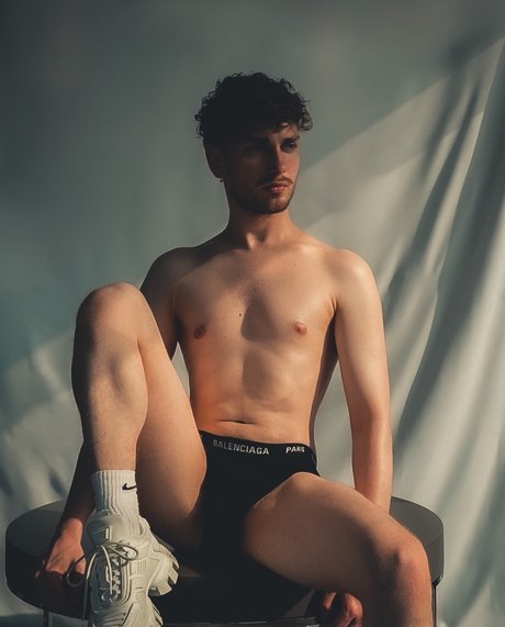 Foto desnuda filtrada de OnlyFans de Simon Shy