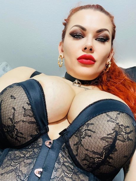 Foto desnuda filtrada de OnlyFans de Mistress Nora Marinelli
