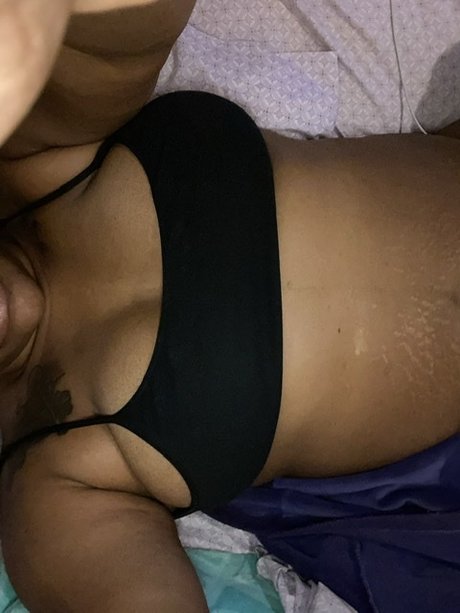 Foto desnuda filtrada de OnlyFans de Nola Symoan