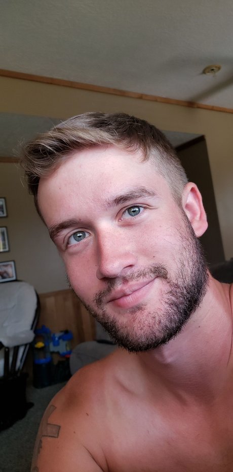 Foto desnuda filtrada de OnlyFans de Dallin